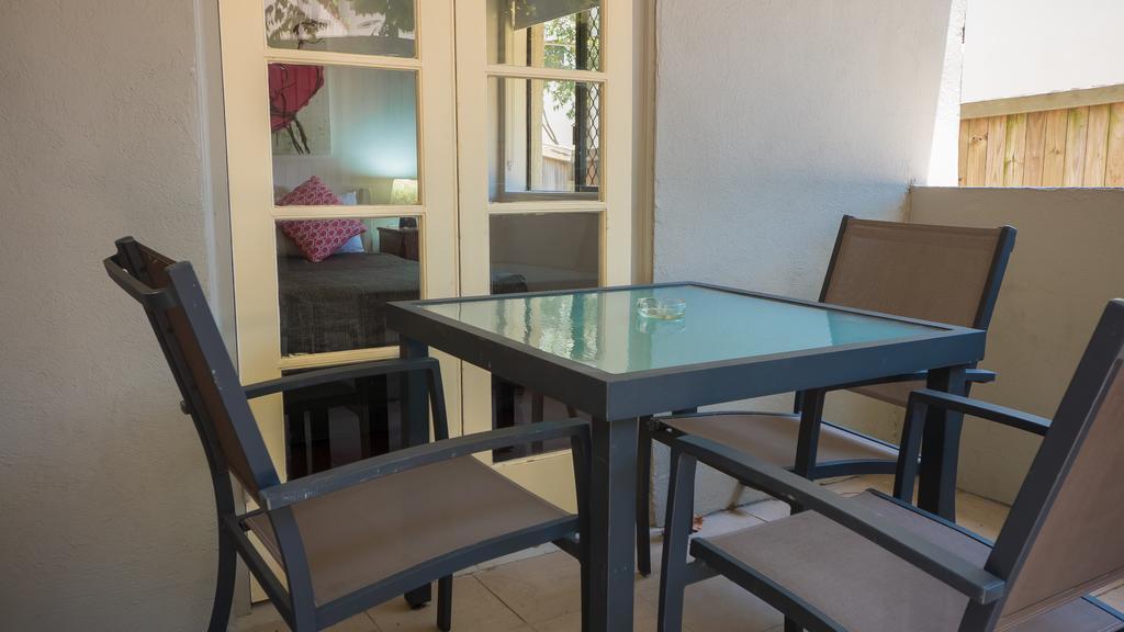 Hampton Court Apartments Brisbane Extérieur photo